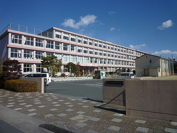 浜松市立富塚小学校（1040m）