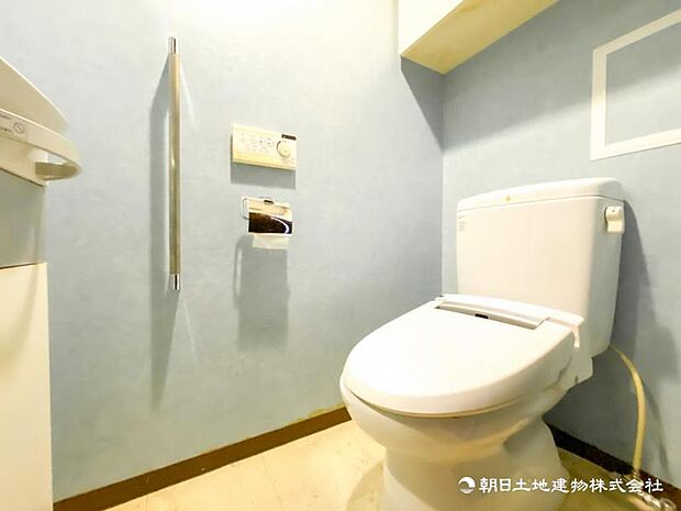 来訪客にも嬉しいトイレは手洗い器付き！清潔感のあるトレイスペースです！