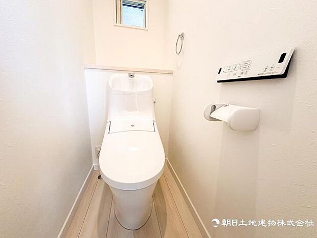 ◇◆【トイレ】◆◇ゆとりをもったトイレの広さ、白ベースに清潔感ある空間です。