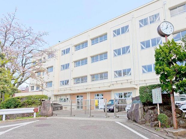 横浜市立豊田中学校　約560ｍ　落ち着いた環境にある中学校