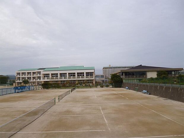 日立市立泉丘中学校（1611m）