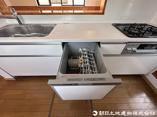 食洗器付きキッチンは、家事を効率的に処理し、貴重な時間とエネルギーを節約します。