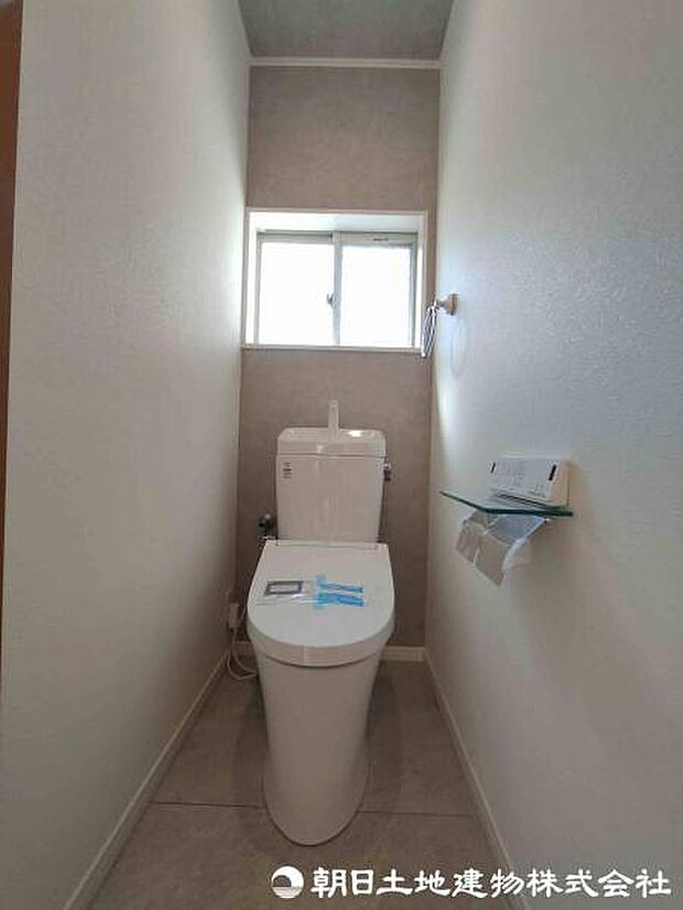 トイレも洗浄機能付きに新規交換。室内は全てリフォーム済みで、快適な生活をサポートします。