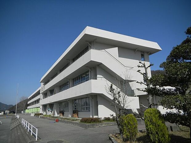 尾崎小学校 1230m