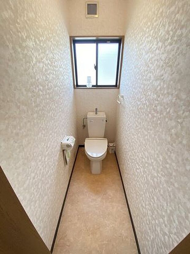 三大水回りの一つ…トイレは生活に欠かせない空間。シンプルで清潔感のある空間をご体感していただけます♪