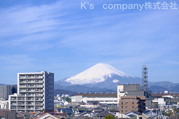 バルコニーからは富士山が望めます♪