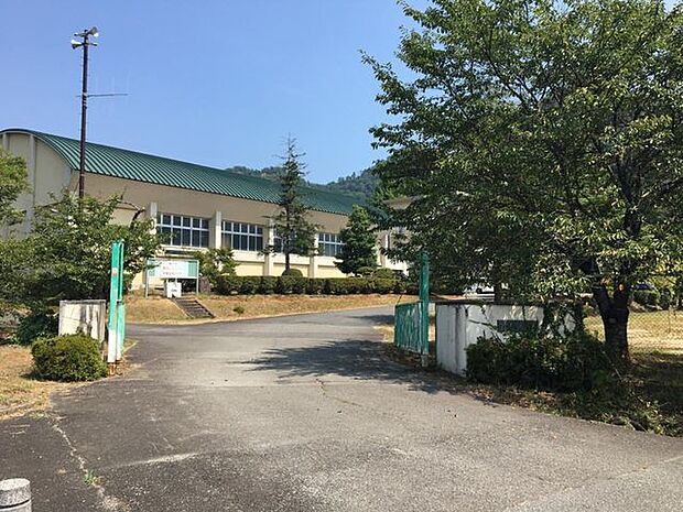 日高西中学校 1560m