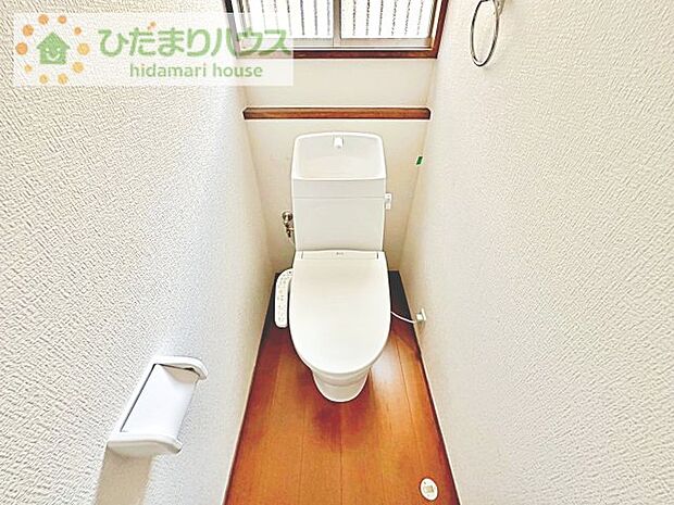 小窓が付いているので、トイレも明るい空間になっております♪