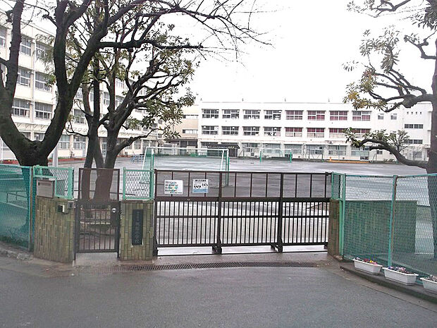 横浜市立鴨居小学校1021ｍ