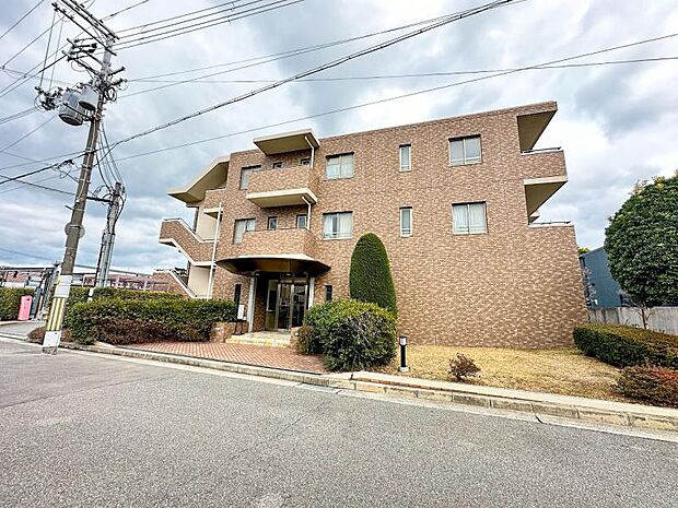 阪急「川西能勢口」徒歩7分に建つ三井不動産旧分譲マンション