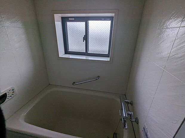 お風呂に窓があります。