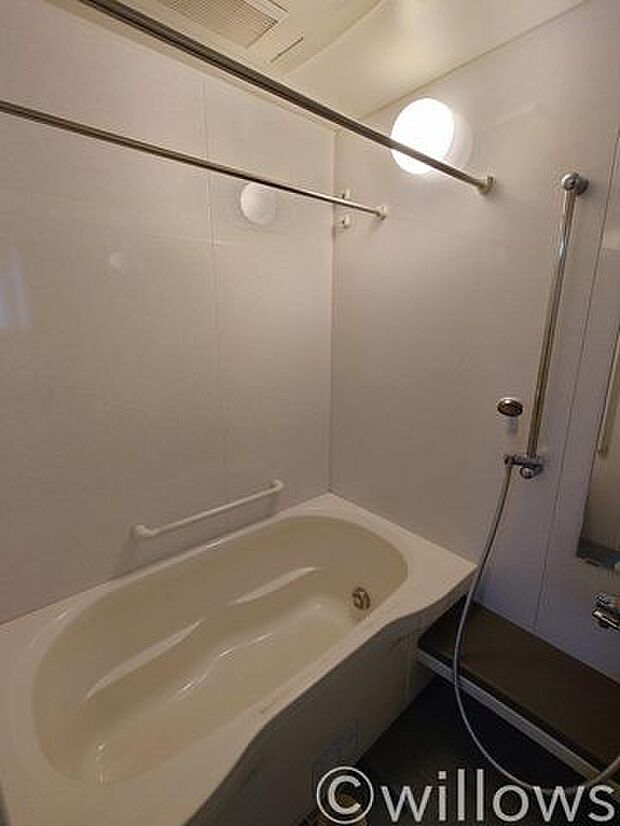 暖房乾燥機付きの浴室は冬も快適に湯船に浸かることができます。
