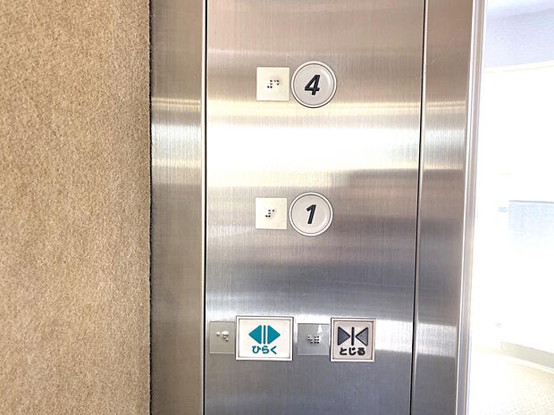 【エレベーター】スキップフロア構造のため、４階で降りて１階分の昇降が必要です。スキップフロア構造とは、エレベーター停止階の長い廊下を減らし、各住戸の採光や通風、プライバシーを確保する造りです。