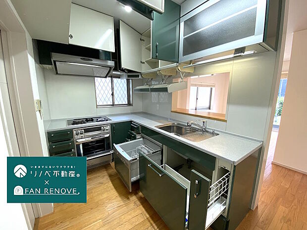 【キッチン】L字型キッチンは調理スペースも広くお料理がはかどります♪お料理しながらもリビングを見渡せるのでご家族とのコミュニケーションが取りやすいです。食洗機・ビルトインオーブンレンジもあります。