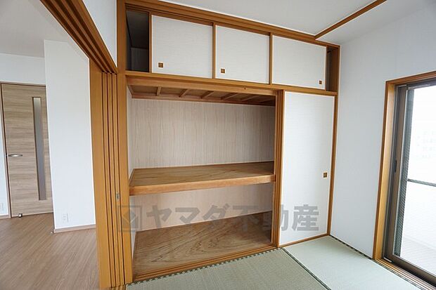 和室の収納は来客用のお布団や、座布団などかさばる物を収納するのに十分なスペースを確保しております。