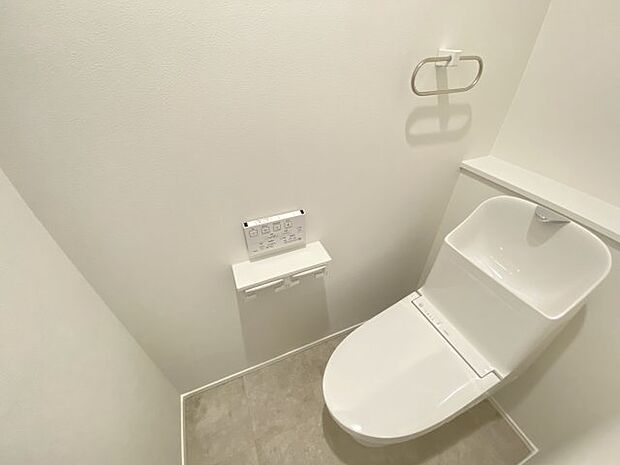 ☆1階と2階にトイレ設置済み☆温水洗浄機能付きで年中快適に使用可能です☆