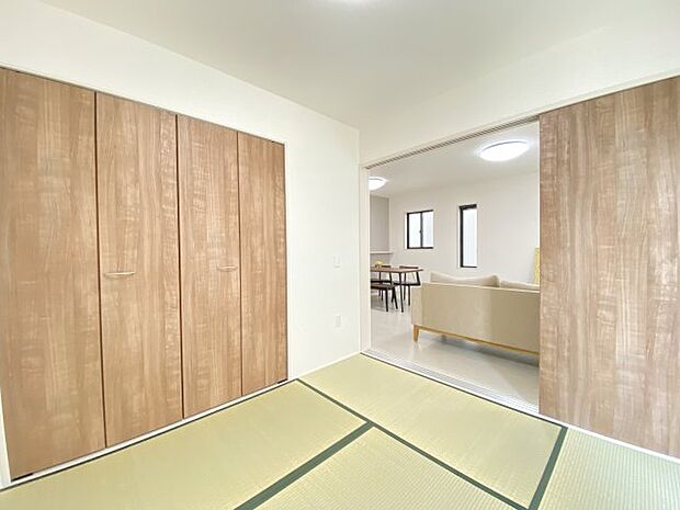 ☆和室の押入は、収納スペースも充分にありお布団や座布団なども入れられます！☆