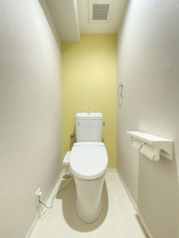 ☆新品交換済みのトイレ☆温水洗浄機能付きで年中快適に使用できます☆