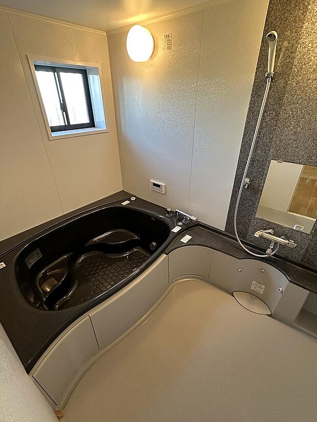 浴室（2坪タイプ・ジェットバス）：給湯リモコン新規交換済み