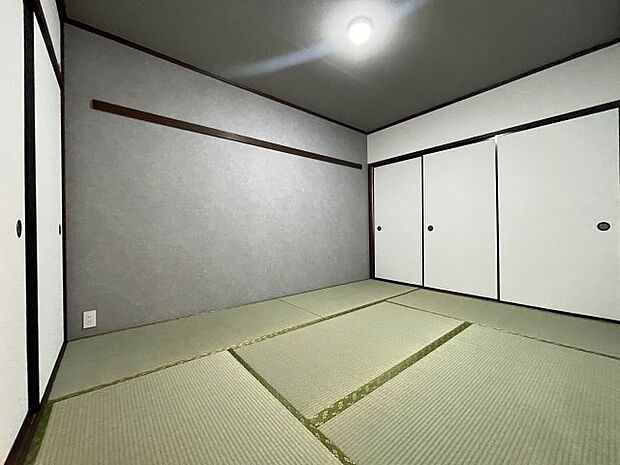 リビング横のモダンな和室はは、お子様のプレイルーム・寝室…いろんな用途で活躍します！