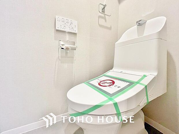 「温水洗浄便座付きトイレ」清潔感のあるホワイトで統一しました。いつも清潔な空間であって頂けるよう配慮された造りです。