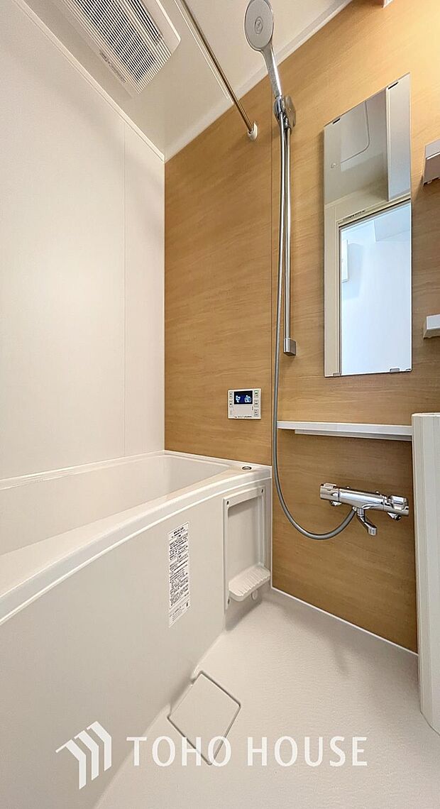 「新規交換済みの快適バスルーム。」癒しの空間バスルームです。天気に左右されずに洗濯物を乾かせる、浴室乾燥機・オートバス機能付きです。