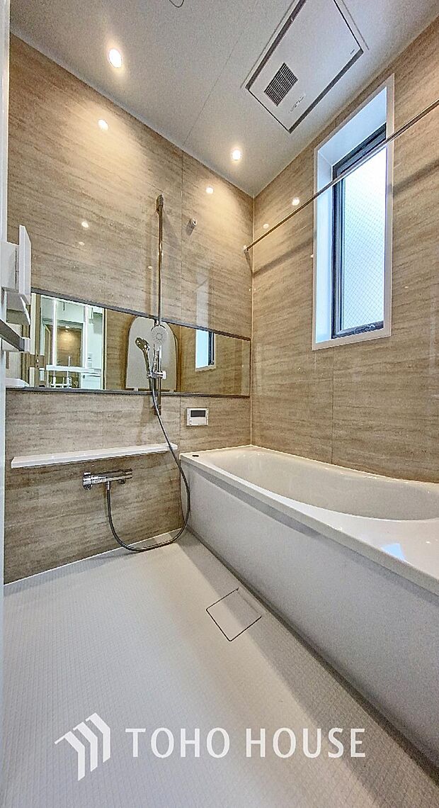 「リフォーム済。快適バスルーム。」癒しの空間バスルームです。天気に左右されずに洗濯物を乾かせる、浴室乾燥機・オートバス機能付きです。