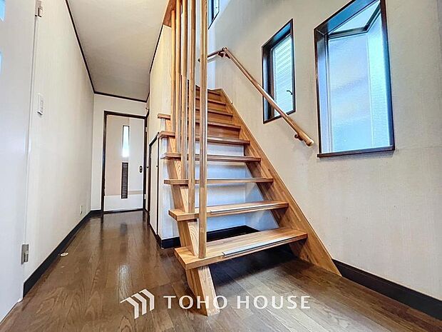 「手すり付き階段」ご家族皆さんが使いやすく、安心安全な手すり付き階段。