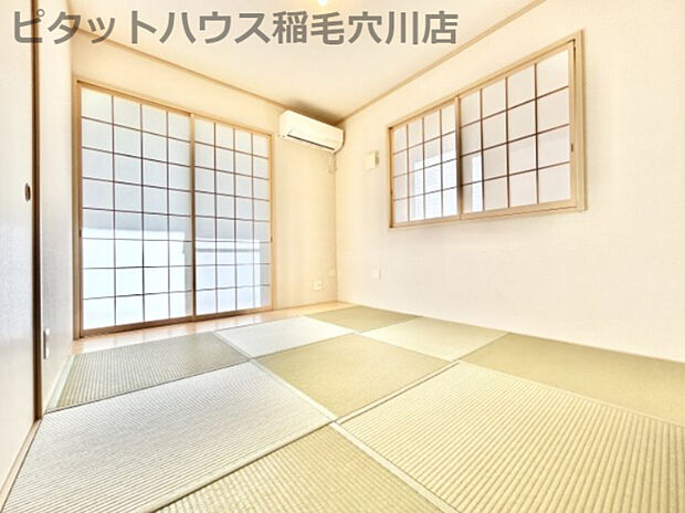 畳の香りが心地よい和室はお客様もゆっくりくつろげる一室です。