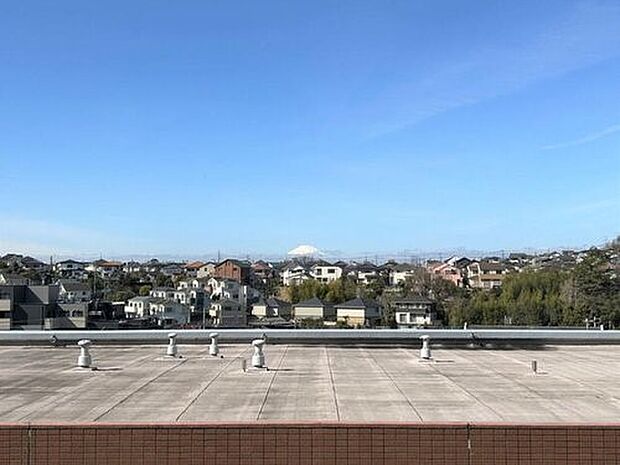 バルコニーからの眺望。天候により富士山が望めます！