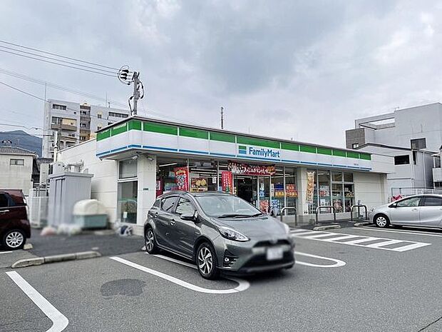 ファミリーマート八幡前田店 302m