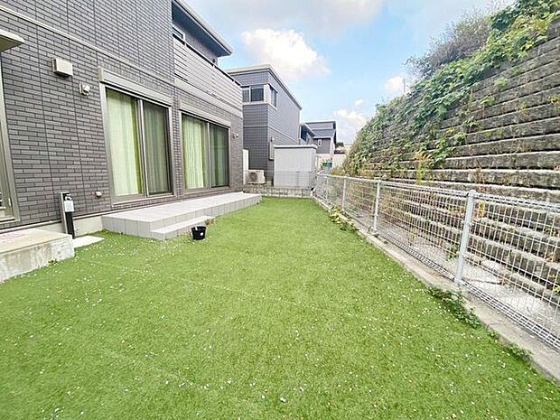【garden~庭~】人工芝を敷いたお庭スペース♪