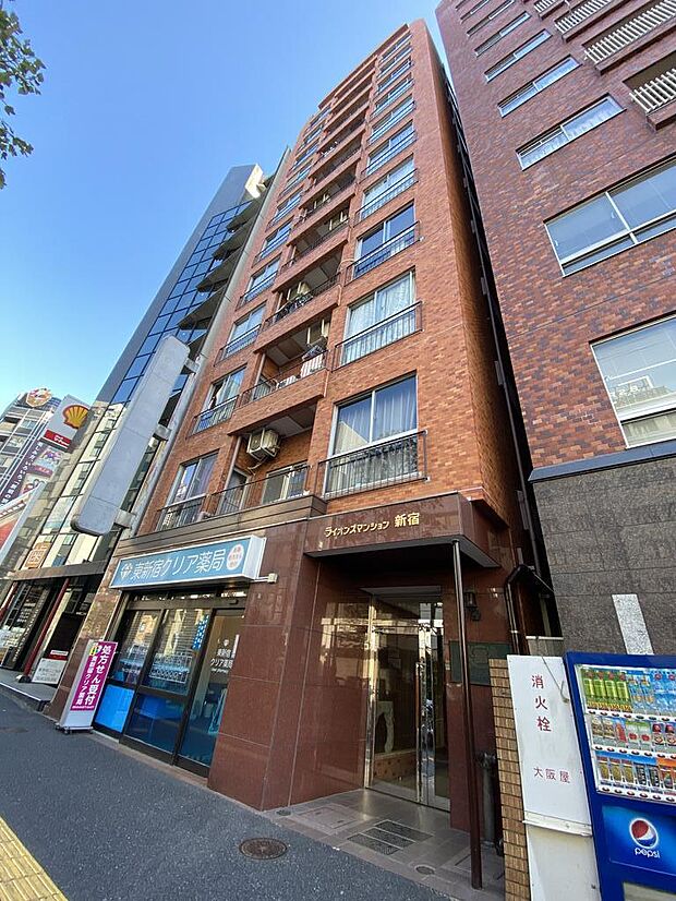 ライオンズマンション新宿(1R) 11階の外観