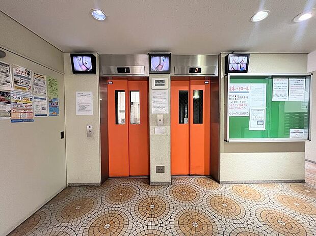 エレベーターは2基ございます。モニター付きで安全◎