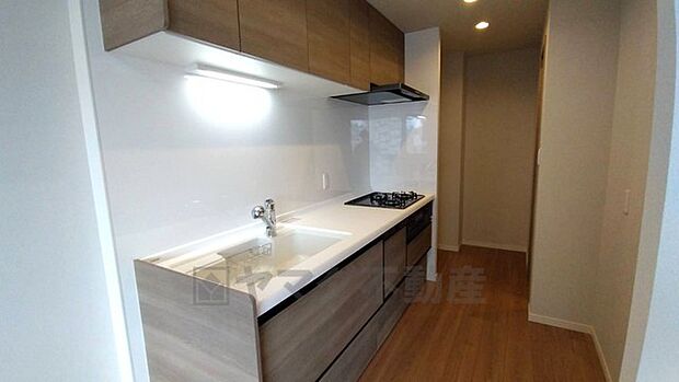 壁付キッチンなのでデッドスペースができにくく、ダイニングやリビングのスペースを広く活用することができます。