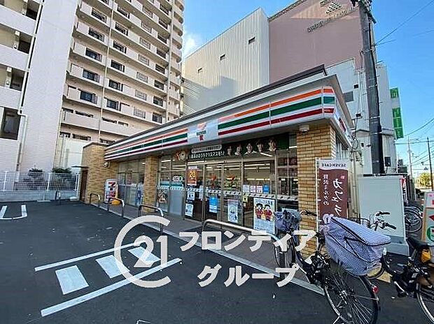 セブンイレブン堺津久野駅前店 徒歩1分。 70m