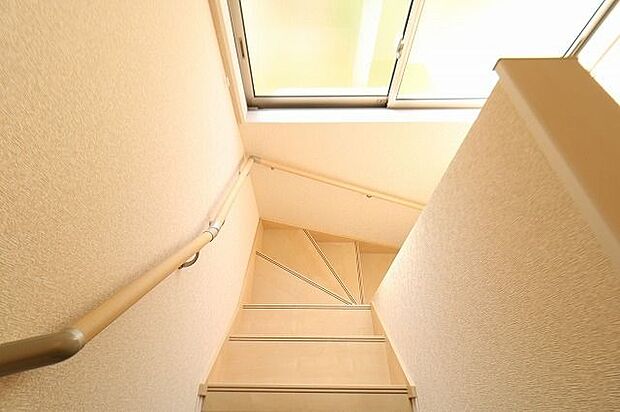 【stairs】長年住むことを想定された、手摺付きの階段で安心です！