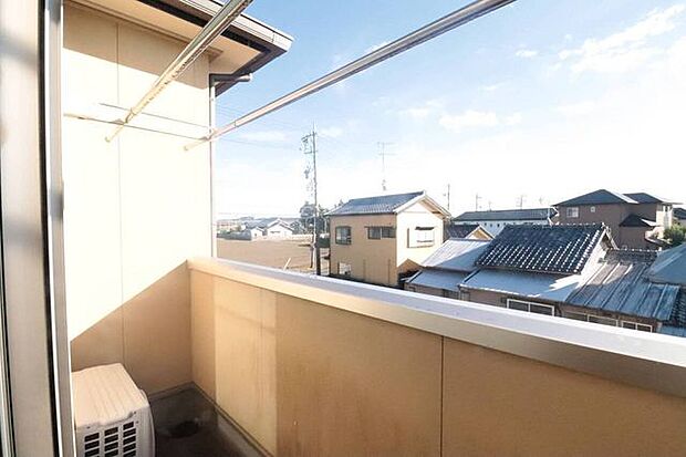 【balcony】お洗濯物も快適に乾きそうな日差しが入ります♪