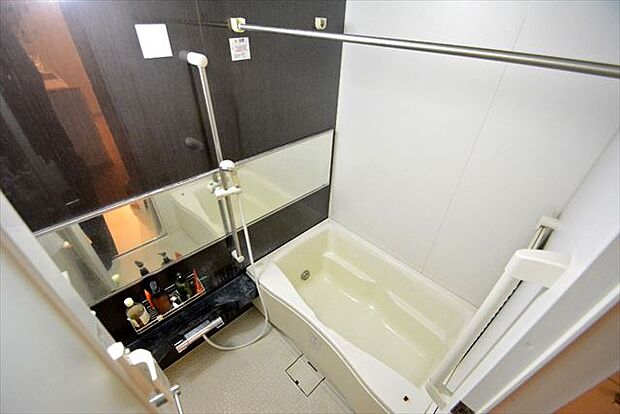 1日の疲れを癒してくれる広々とした浴室は癒しの空間としてカスタマイズが可能です。