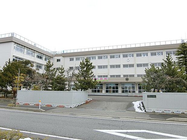 新潟市立東石山中学校 1320m