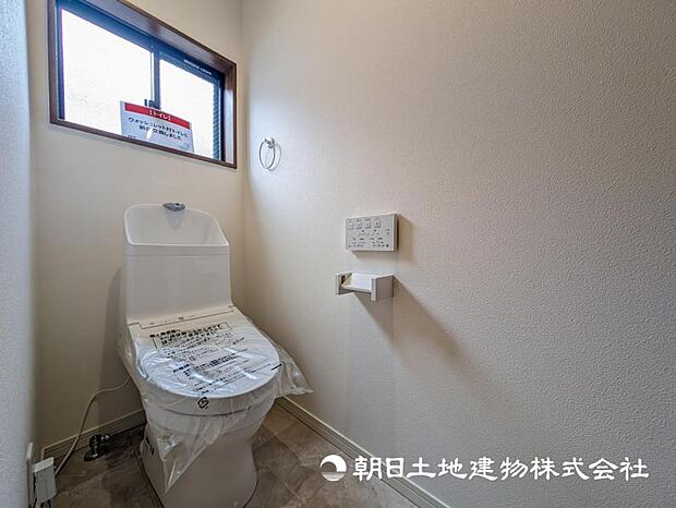 【トイレ】小さな空間だからこそ機能性のある快適なトイレは、清潔感をキープしお手入れしやすいよう作られています