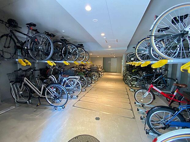 駐輪場には屋根があり自転車がサビたりする心配もありません。