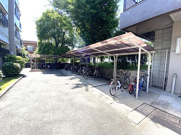 駐輪場を完備。自転車利用される方も安心です。
