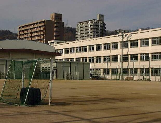 広島市立中山小学校？1069m