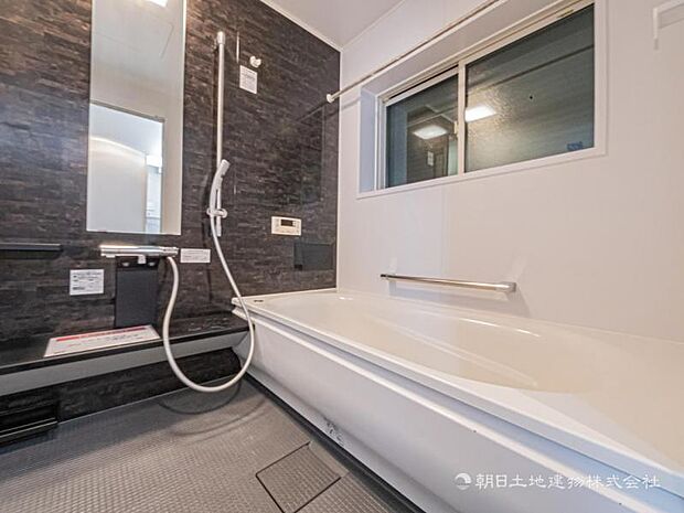 【浴室】使いやすい最新システムバスににリフォーム済みです。ご入居時から気持ちよくお使いいただけます。 