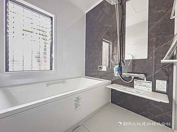 【浴室】使いやすい最新システムバスににリフォーム済みです。ご入居時から気持ちよくお使いいただけます。 