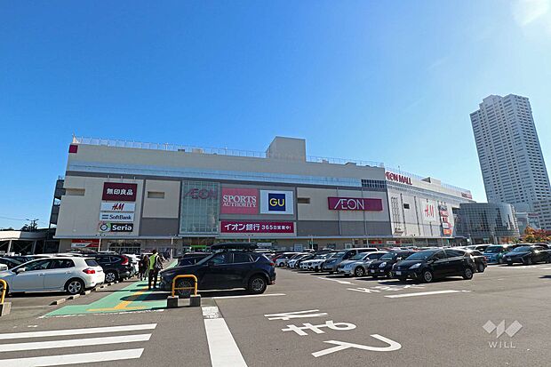 イオン熱田店は、イオンモール熱田店内にあるスーパーマーケットです。駐車場も整備されています。