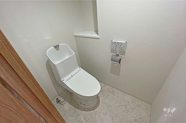 トイレ［2023年9月7日撮影］新規交換済みのトイレ！便利な温水洗浄便座付です！