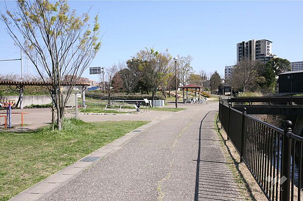 『上納池スポーツ公園』は「赤池」駅か徒歩10分にあるスポーツ公園です。駐車場は37台あるため車でのアクセスもしやすいです。