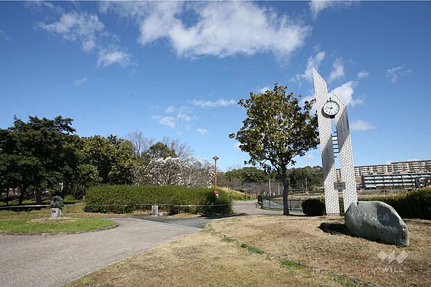 「戸笠公園」は、地下鉄桜通線 相生山駅の北東側に立地する公園です。中央には春に桜が咲く「戸笠池」があり、池周辺は散遊歩道になっていて、ウォーキング等の運動にもピッタリです。